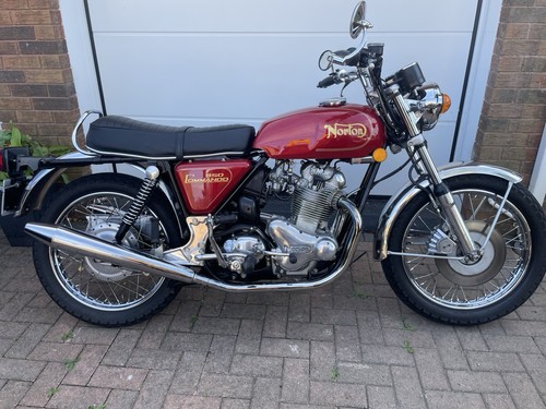 Norton commando 850 totally - commando,