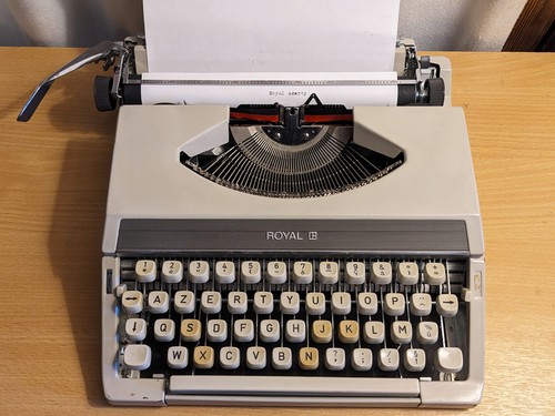 Royal 200 typewriter - , litton
