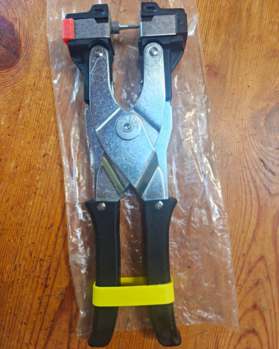 Caisley universal tagging - universal,