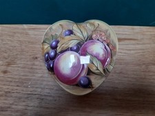 An Aynsley Orchard Gold Heart Shaped Pot - 10.5 cm x 11 cm