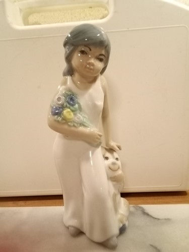 Casades girl figurine with - with, dog