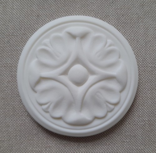 7cm round white resin carved