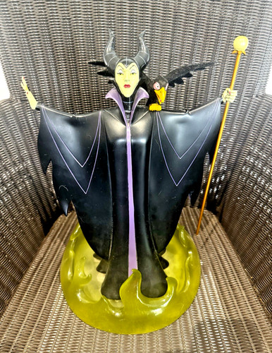 Disney parks maleficent artist - disney,