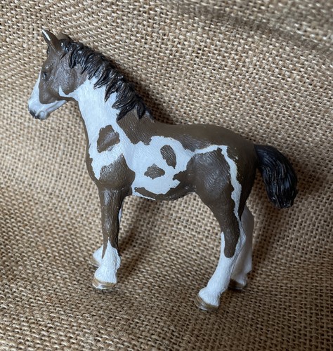 Schleich brown pinto yearling - schleich,