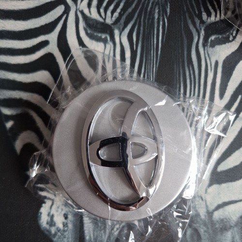 Toyota alloy wheel centre cap - centre,