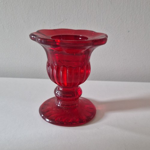 Small red pressed glasstaper - red,