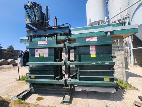 Industrial baler 4 - 4', x