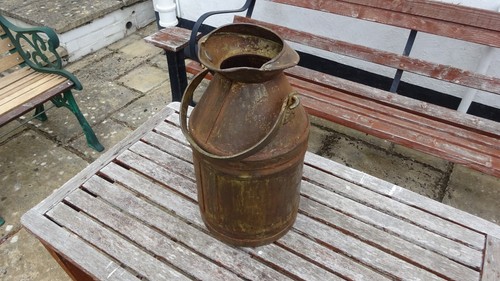 Original vintage pouring - pouring, milk