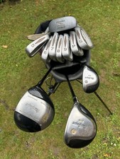 NICE STARTER SET OF MENS MACGREGOR GOLF CLUBS IN A STAND BAG. RIGHT HANDED.