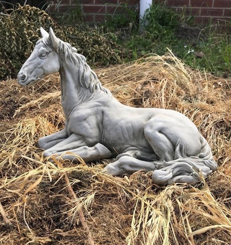 Horse garden ornament concrete