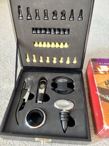 Mini chess set piece - &, wine