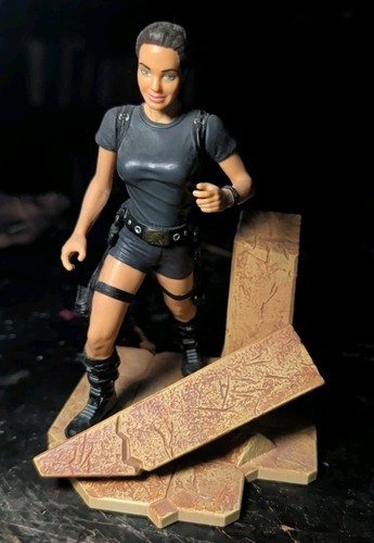 2001 playmates toys tomb - playmates,