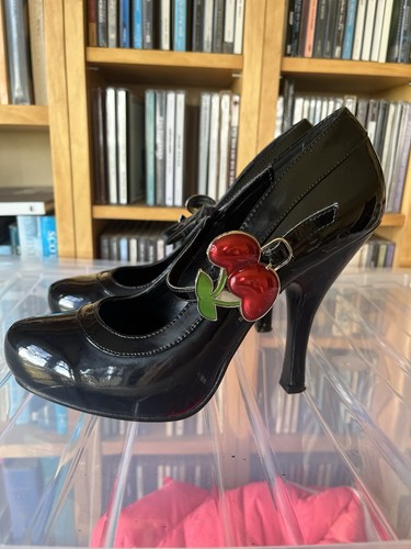 Pin couture patent mary - pin, up