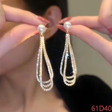 Elegant teardrop-shaped full