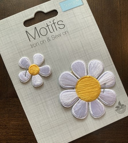 White daisy motifs iron sew - white,