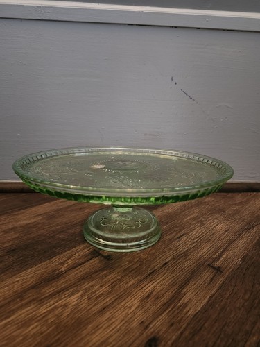Vintage tiara pedestal - vintage,