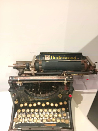 Underwood vintage black manual - underwood,