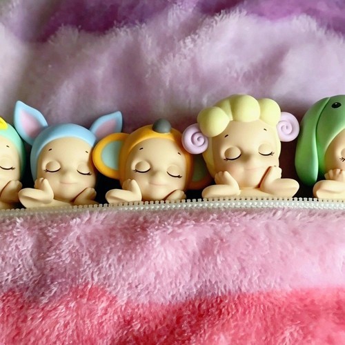 Sonny angel hippers lying down - angel,