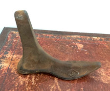 ANTIQUE CAST IRON SHOEMAKERS /