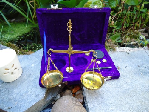 Small set brass scales - small,