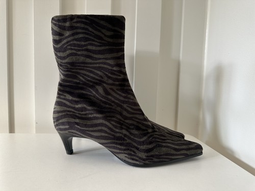 Zara boots zebra print - zara,