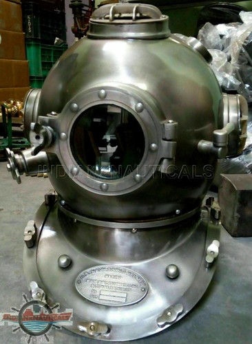 Diving helmet deep - diving, sea