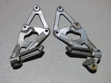 GENUINE KAWASAKI ZXR750 H1 H2 1989 -90 REAR PILLION FOOTRESTS HANGERS PEGS -PAIR