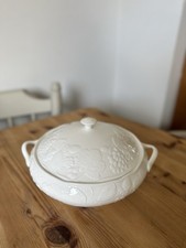 Vintage rare Wedgwood Strawberry and Vine Bone China vegetable serving tureen