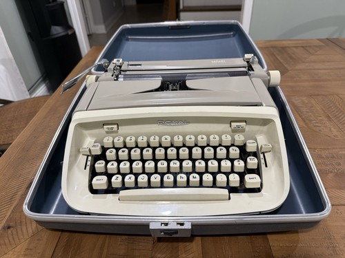 Royal safari vintage manual - royal,