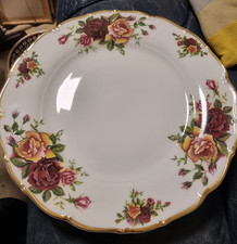 MZ Czechoslovakia fine china 1922-1945 Rose dinner plate with gilt edge. 10 inch