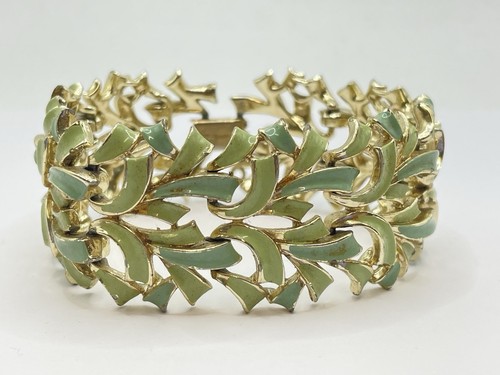 Beautiful vintage gold - gold, tone