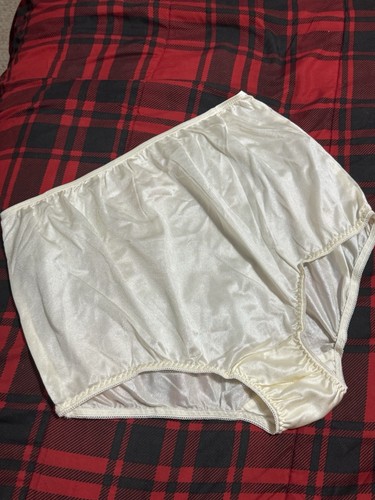 Vtg liquid satin granny - vtg,