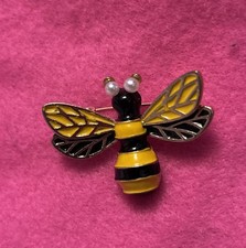 Stunning Rare Bee Vintage Bee Brooch In Goldstone Metal & 2 Synthetic Pearl Eyes