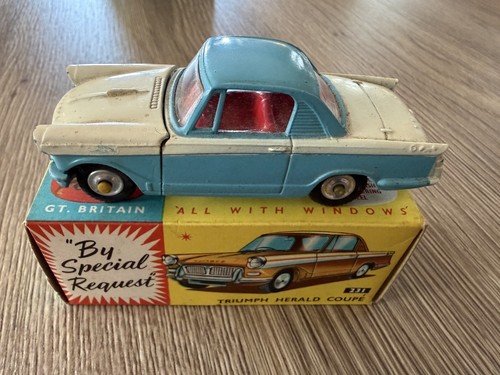 Corgi 231 triumph - corgi,