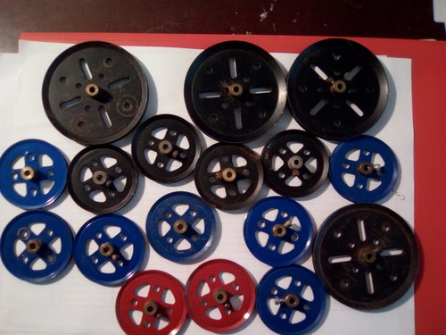 Meccano spare parts pulleys - ,