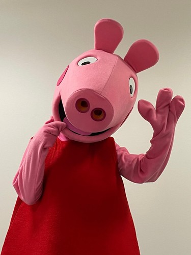 Peppa pig look alike adult - pig",