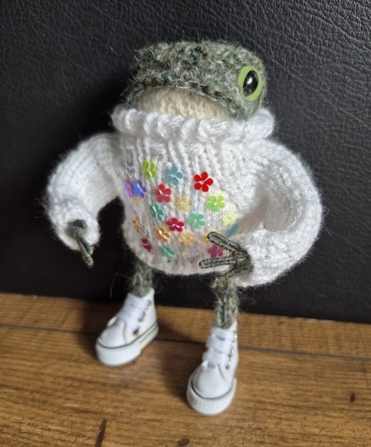 Poppy hand knitted pocket - ',