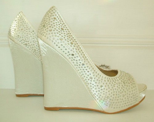 Size 7 white or - 6,