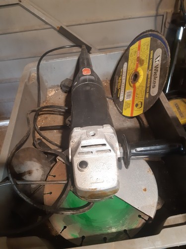 Angle grinder wickes 230mm - ,