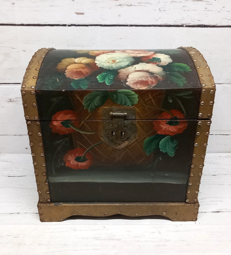 Vintage wooden chest - chest, hand