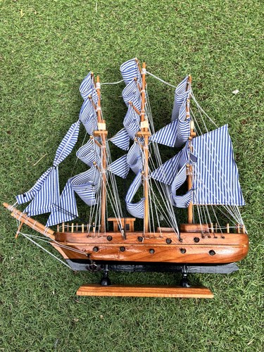 Wooden sailing ship model - sailing,