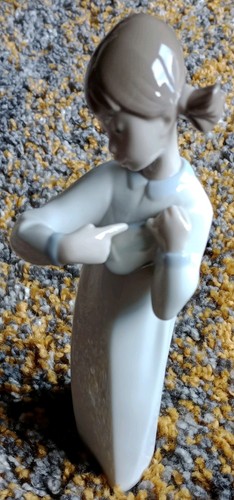 Lladro figurine girl - lladro,