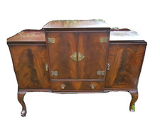 Beautiful sideboard/drinks