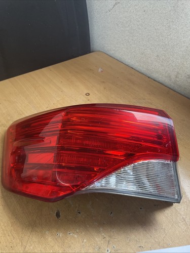 Toyota avensis saloon rear - avensis,