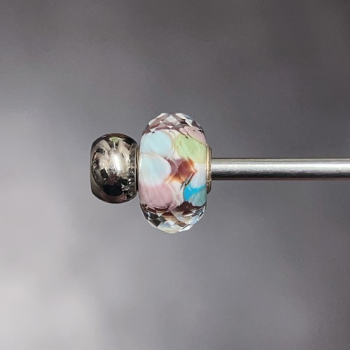 Authentic genuine trollbeads