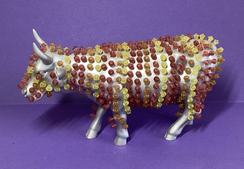 Cow parade atempting - cow,