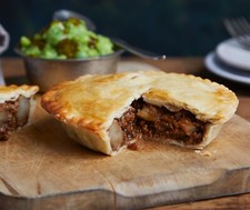 BENNETTS HOMEMADE MEAT & POTATO PIES  (BOX OF 6) 260g