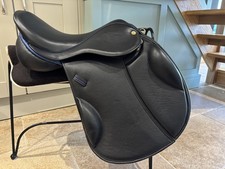 NEW Kruger Jump saddle Wide width fitting, Ideal Tree black stunning NEW 17.5"