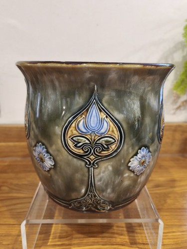 Dramatic royal doulton - royal,