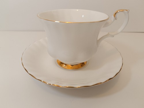 Royal albert val teacup - val, d'or